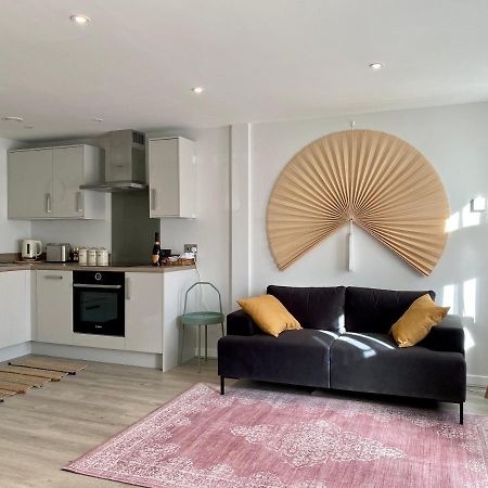 Modern Apartment In Central Quiet York With Free Parking - Contemporary New Building Exteriér fotografie
