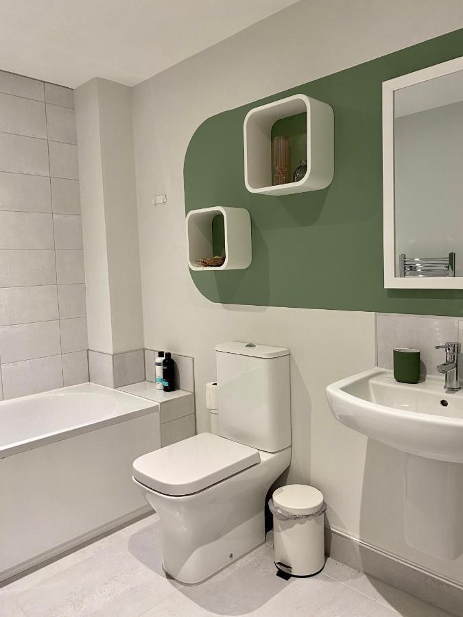 Modern Apartment In Central Quiet York With Free Parking - Contemporary New Building Exteriér fotografie