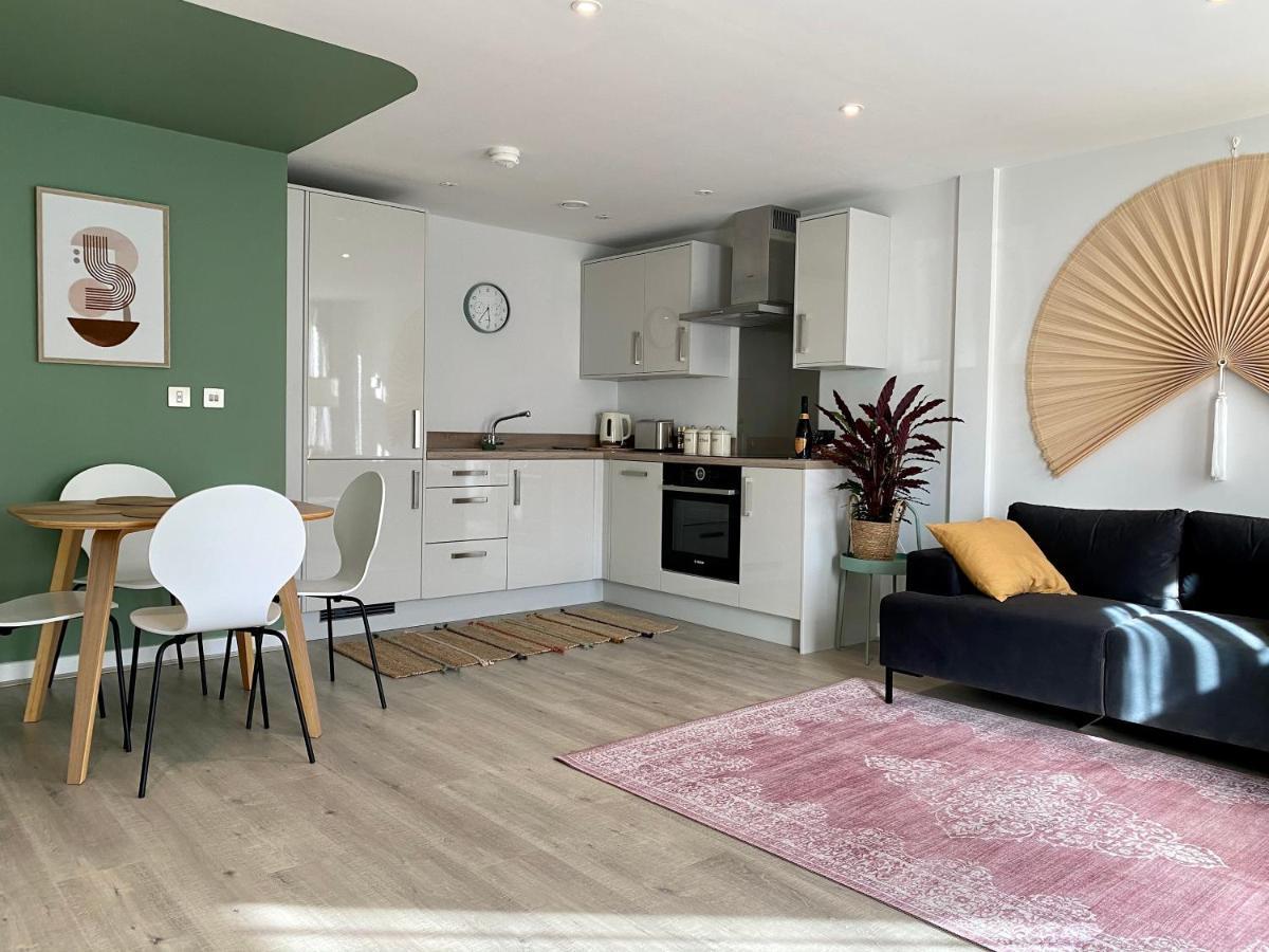 Modern Apartment In Central Quiet York With Free Parking - Contemporary New Building Exteriér fotografie